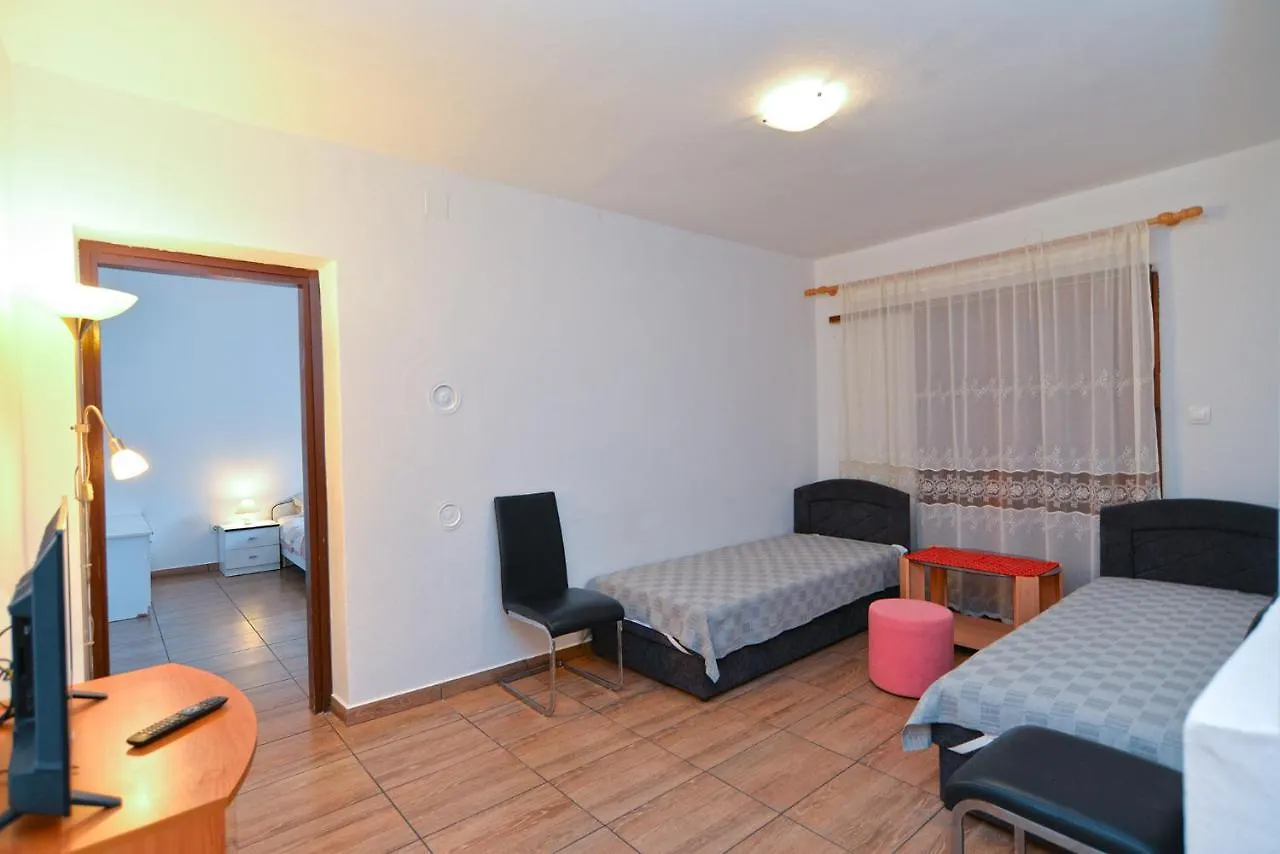 Apartment Branko 2081 Pula