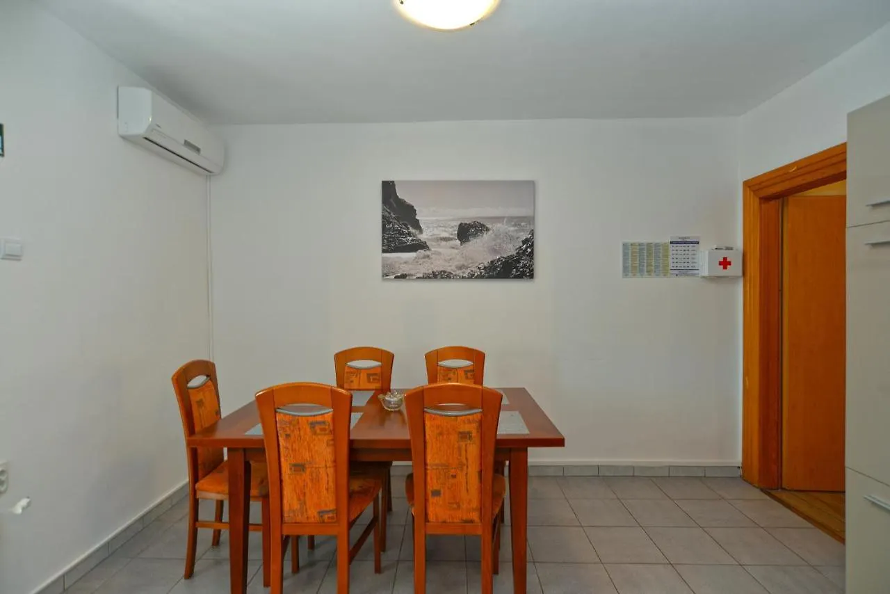Apartment Branko 2081 Pula